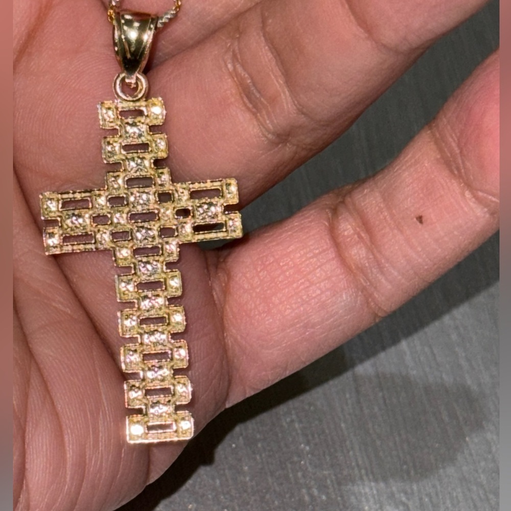 10k Solid Gold Cross Pendant, Diamond Cut Cross for Men FREE Appraisal +Gift Box - Picture 5 of 7